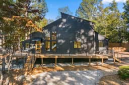 Modern Luxury Cabin on 2.5 Acres with Fenced Yard - Image 4