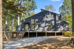 Modern Luxury Cabin on 2.5 Acres with Fenced Yard - Image 5