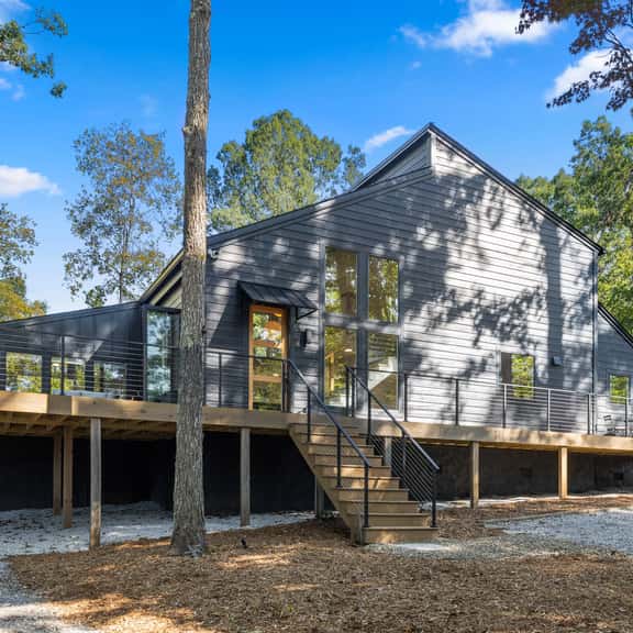 Modern Luxury Cabin on 2.5 Acres with Fenced Yard - Image 1