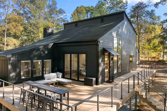 Modern Luxury Cabin on 2.5 Acres with Fenced Yard - Image 2