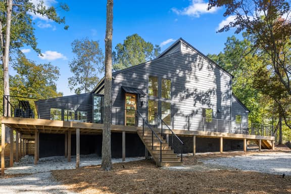 Modern Luxury Cabin on 2.5 Acres with Fenced Yard - Image 1